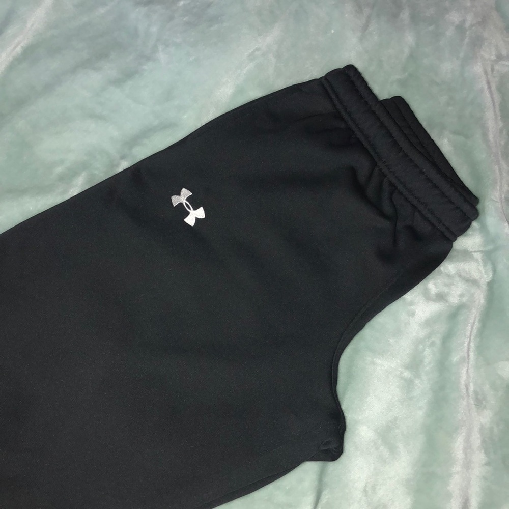 Loose black sweatpants